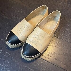 Chanel CC Cap Toe Espadrilles Beige & Black Lambskin Leather Size 38 shoe flat